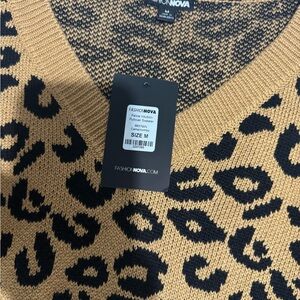 Fashion nova Cheetah Size M sweater